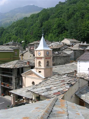 San Rocco in centro a Crissolo